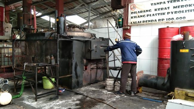 Pemrosesan pemanasan sampah plastik 