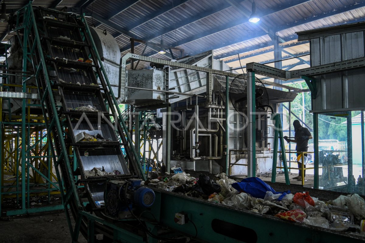 Ini di dalam ruang kerja 